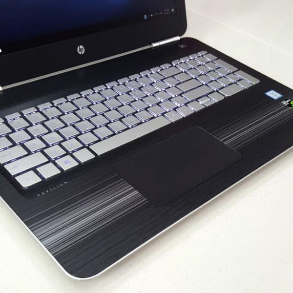 HP Pavilion 15, i7-7700HQ, GTX 1050, 256GB SSD, 15.6-Inch FHD